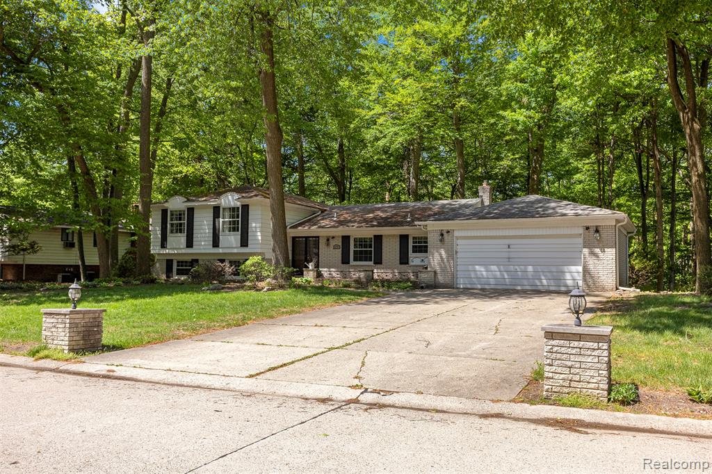 21257 Woodfarm Drive — photo