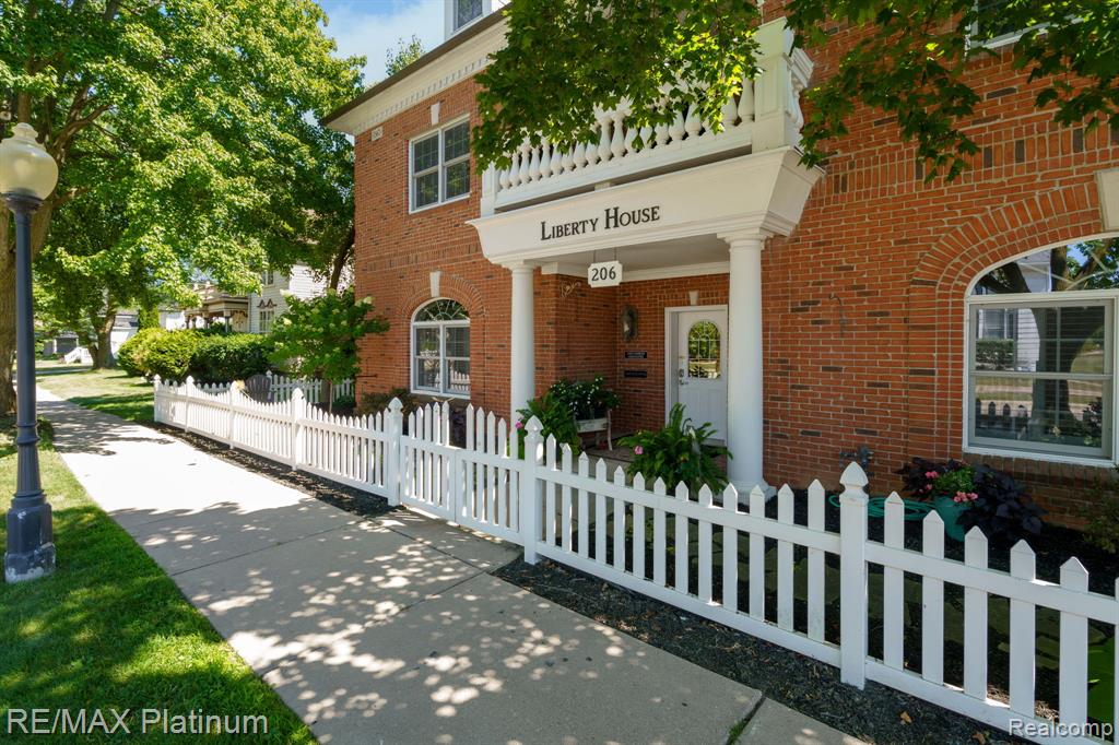 206 E Liberty Street — photo
