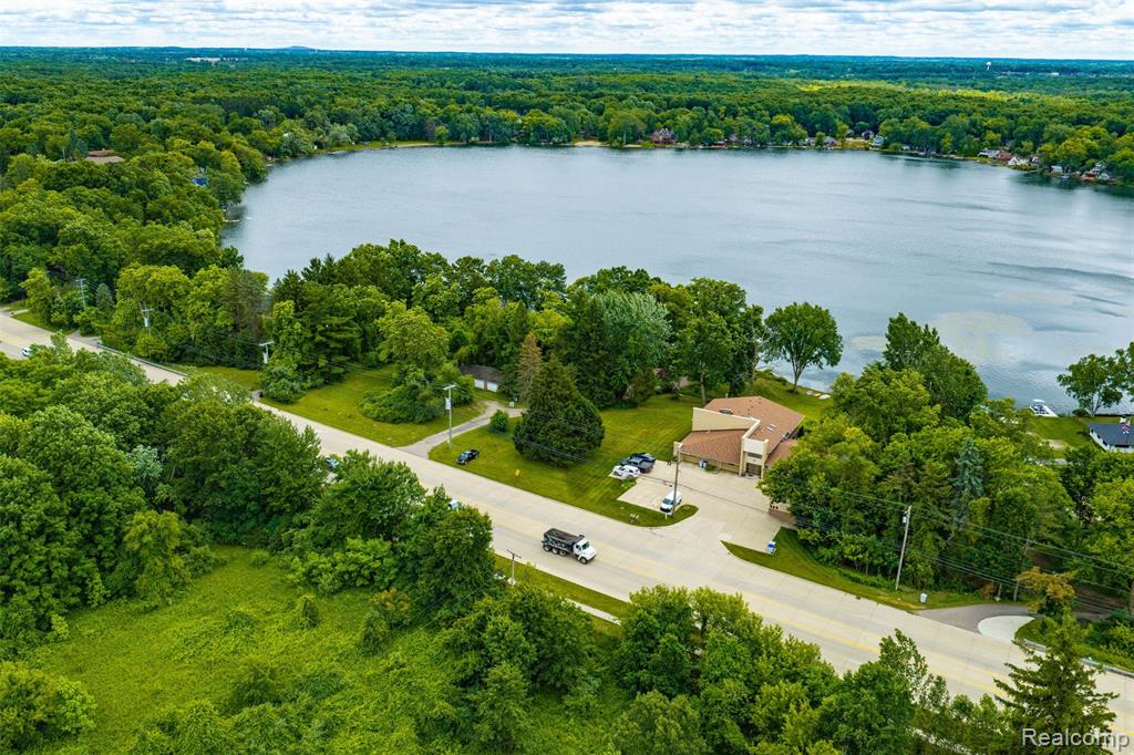 11034 Grand River Road — photo