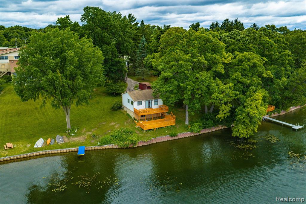 11044 Grand River Avenue — photo
