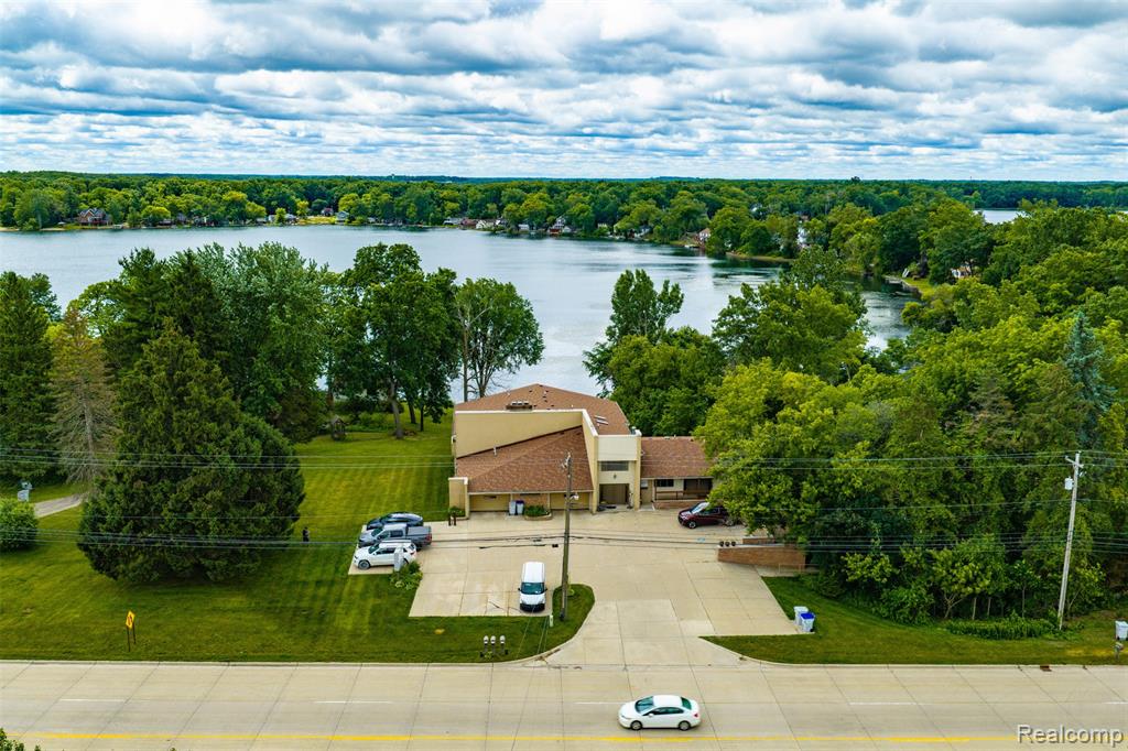 11032 Grand River Road — photo