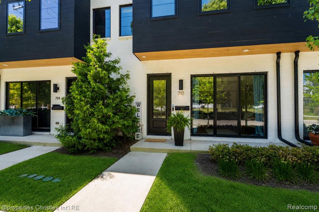 710 Parent — photo