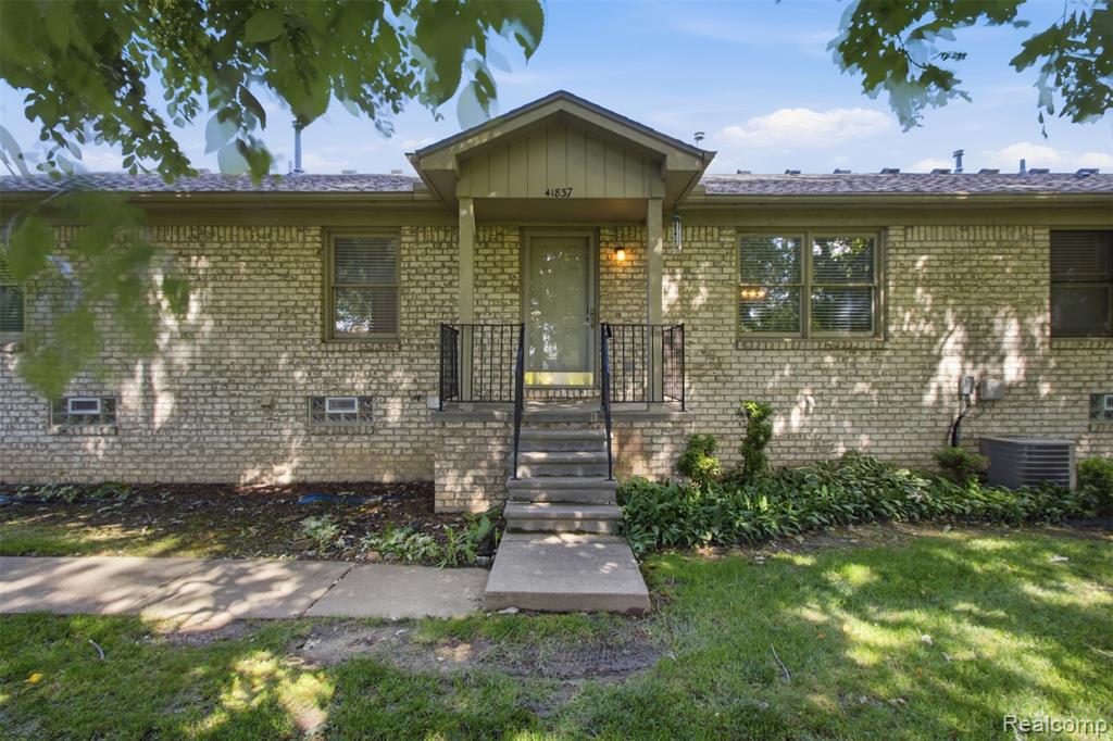 41837 King Edward Court — photo