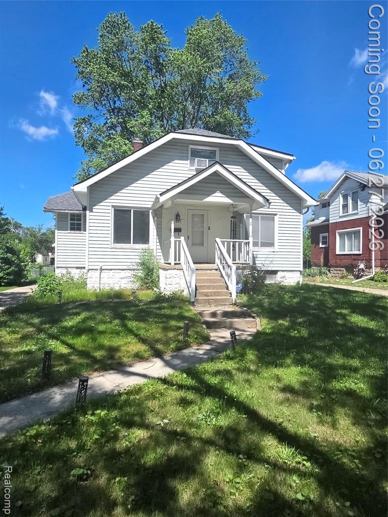 22889 Oakwood Avenue — photo