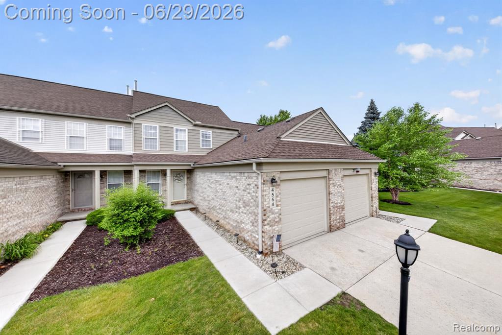 4554 Hunters Circle — photo