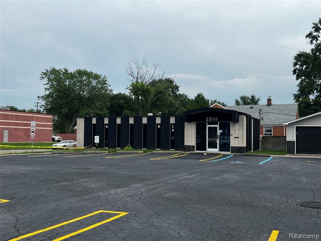 25111 W Seven Mile Road — photo