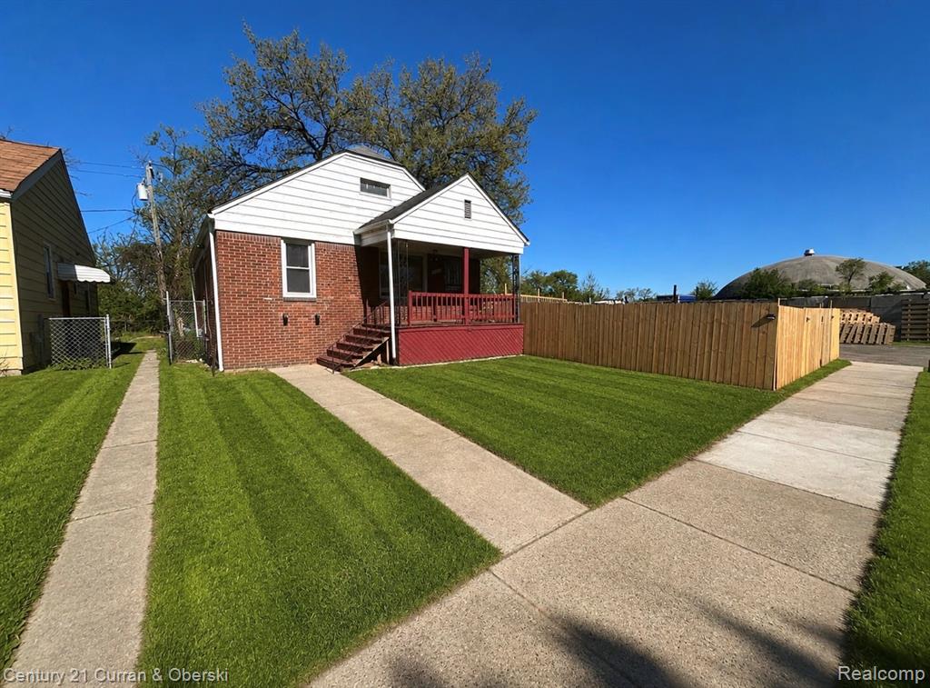 14297 Wisconsin Street — photo
