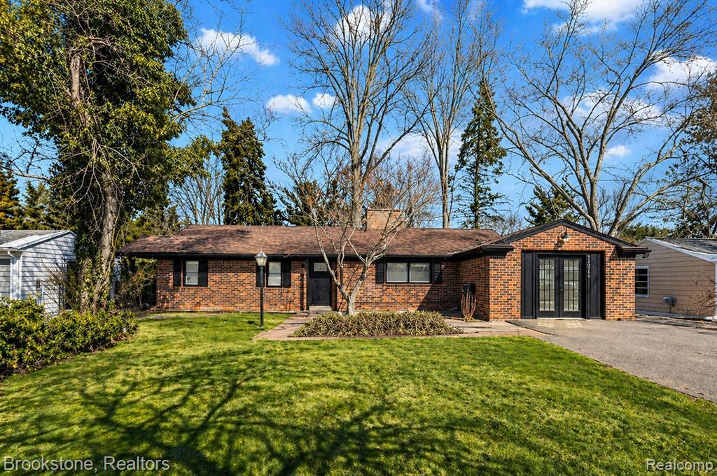 16046 W 13 Mile Road — photo