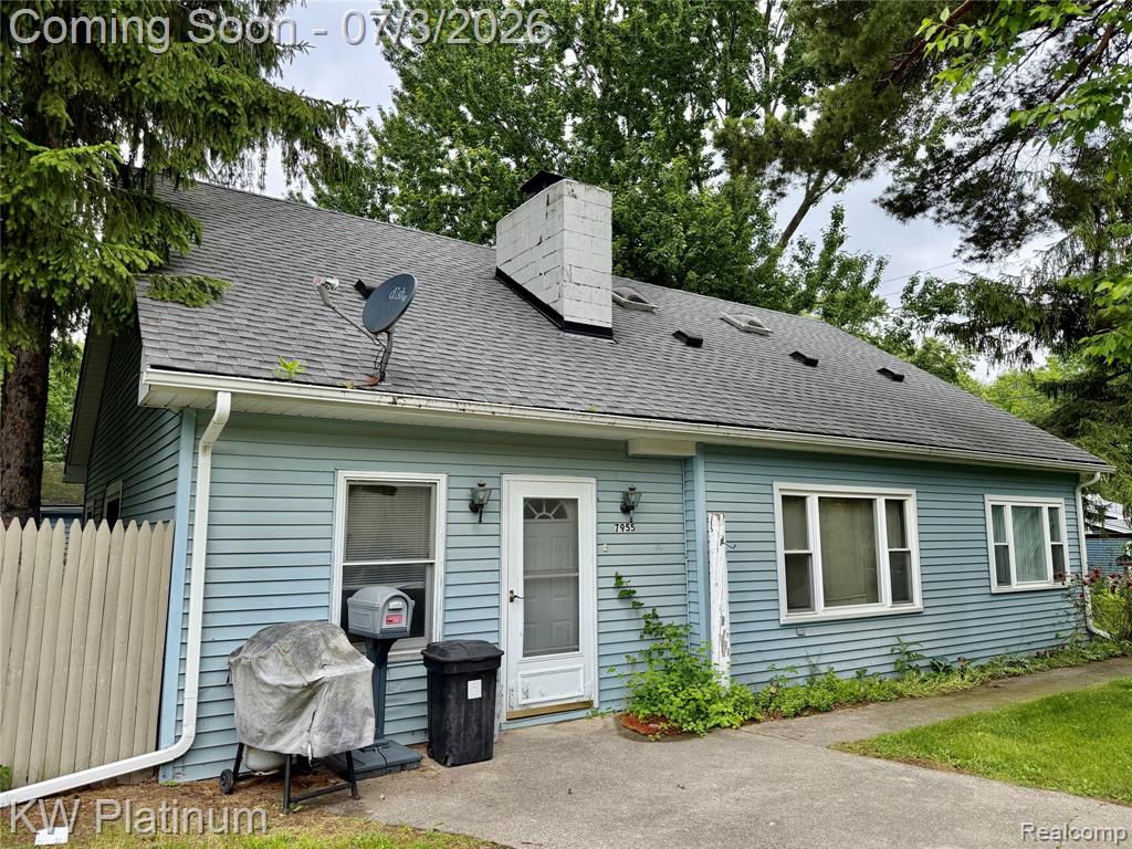 7955 Lakeshore Road — photo