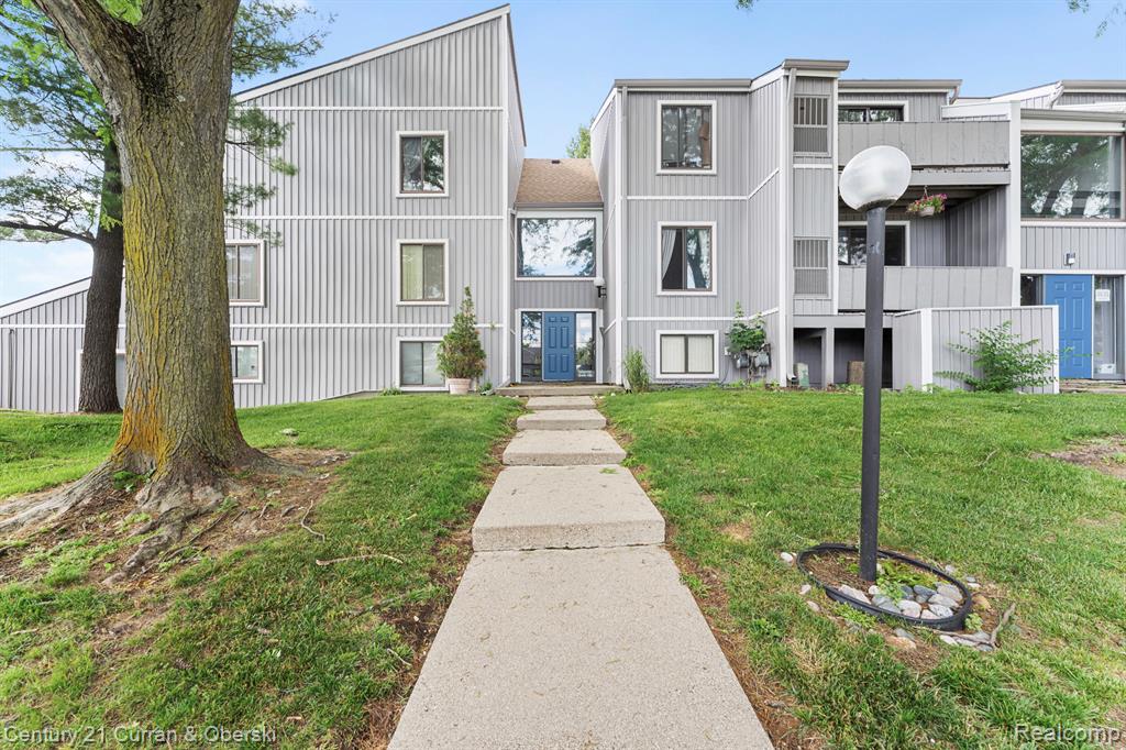 9601 Bayview Drive 301 — photo