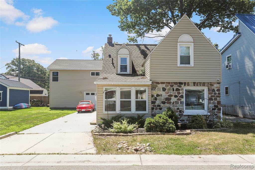 3051 Elmwood Drive — photo