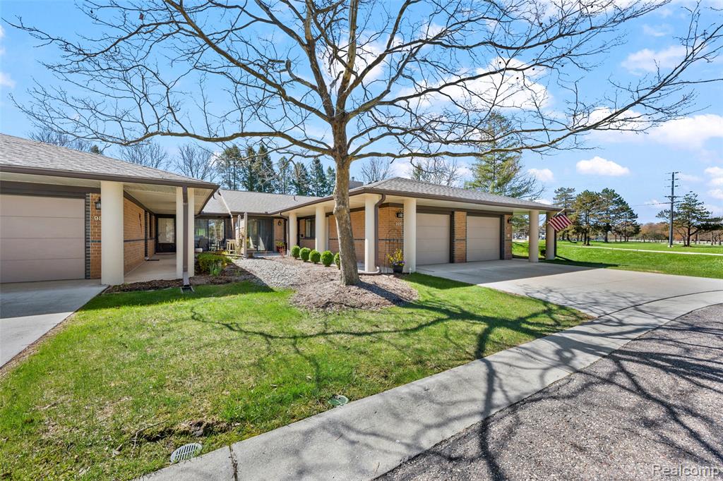985 Wexford Way 34 — photo