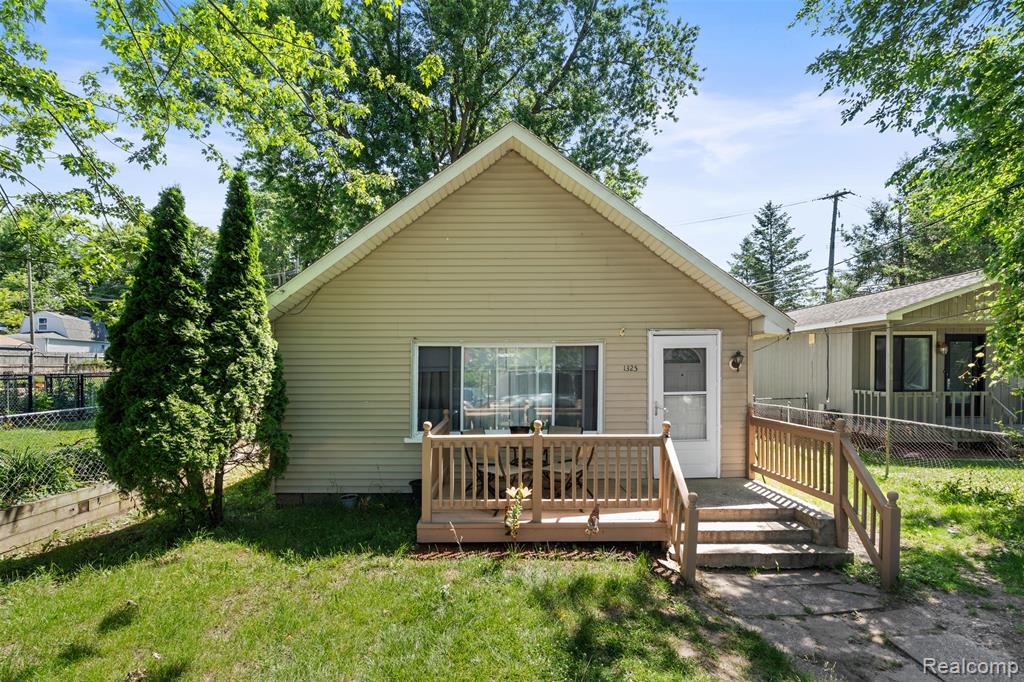 1325 E Lake Drive — photo