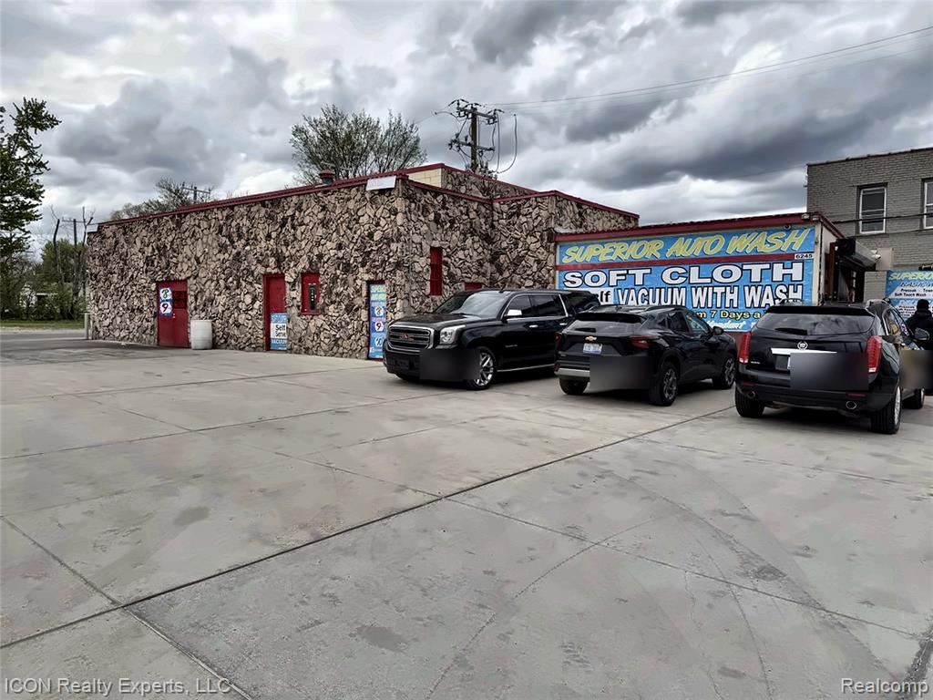 6245 E 7 Mile Road — photo