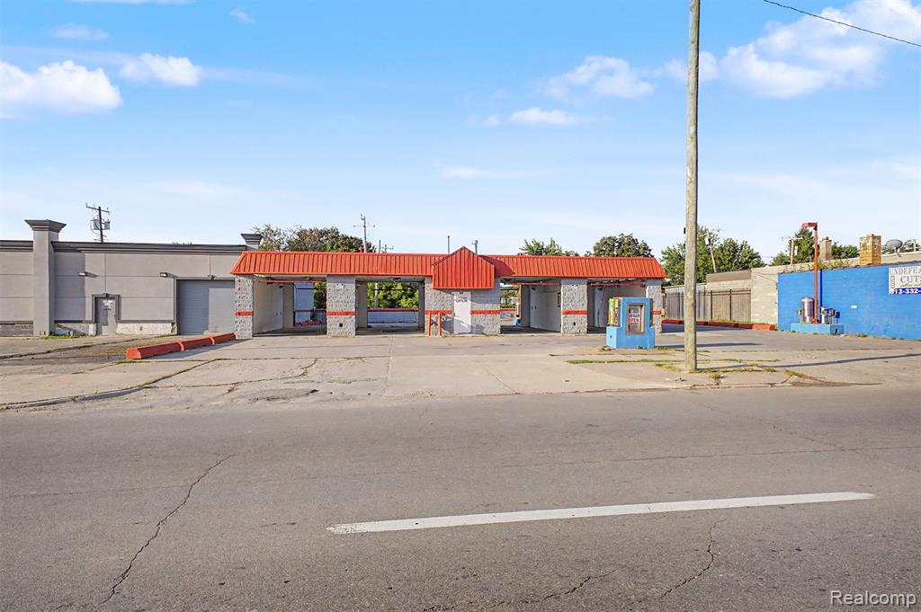19639 W Warren Avenue — photo