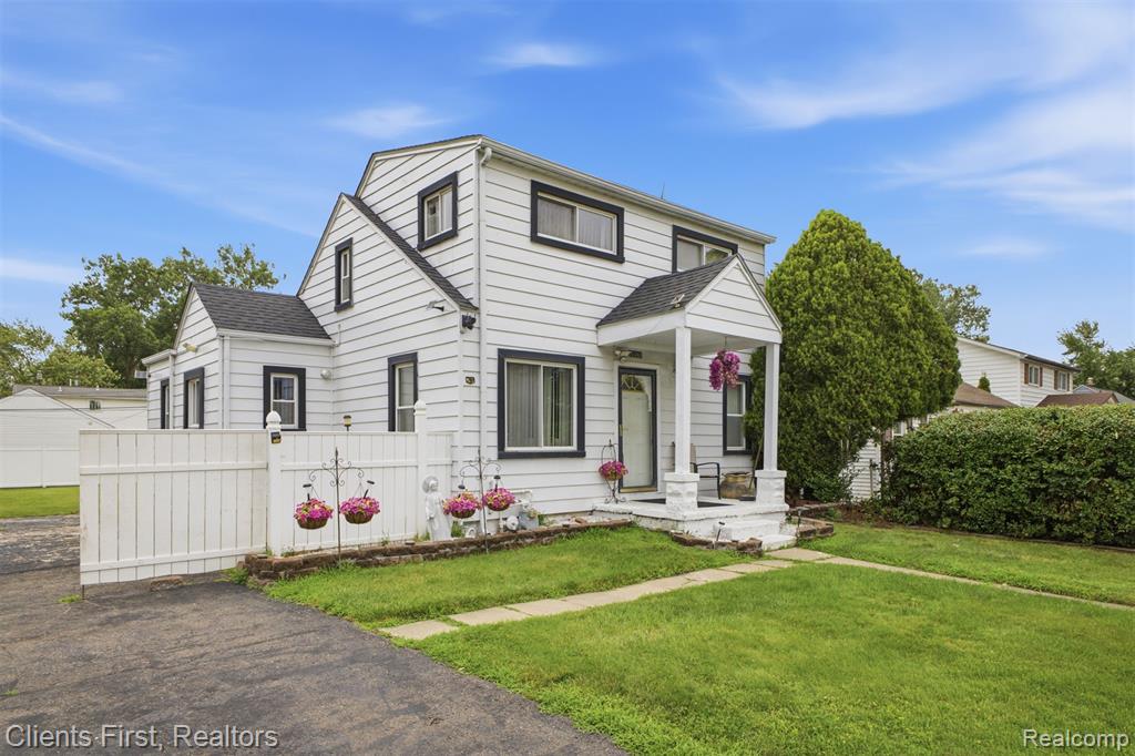 15182 Cooper Street — photo