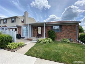 2101 Vine Way 90 — photo