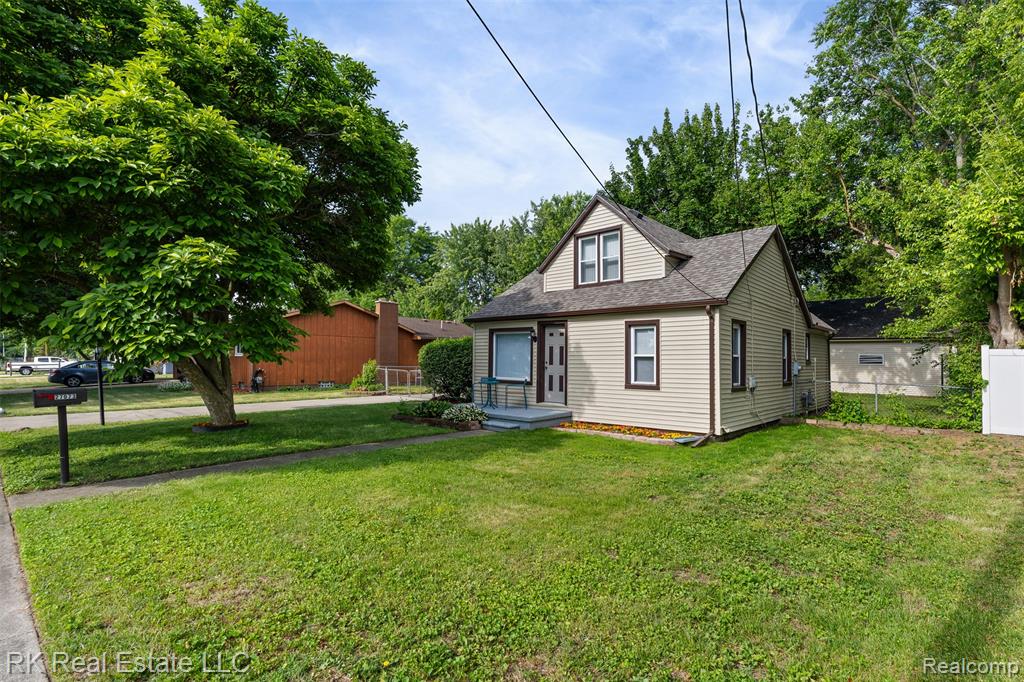 27073 Gilbert Drive — photo