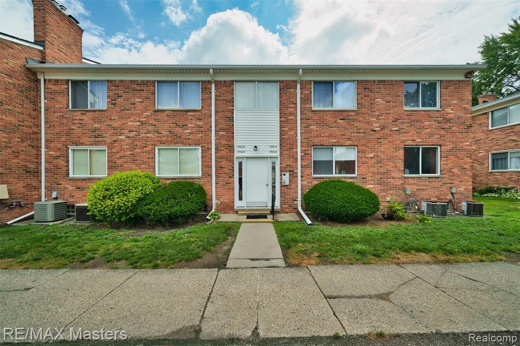 29606 Hoover Road 606 — photo