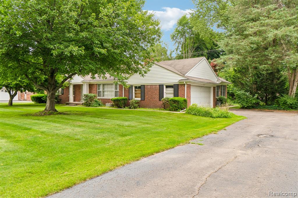 6105 Gilbert Lake Road — photo