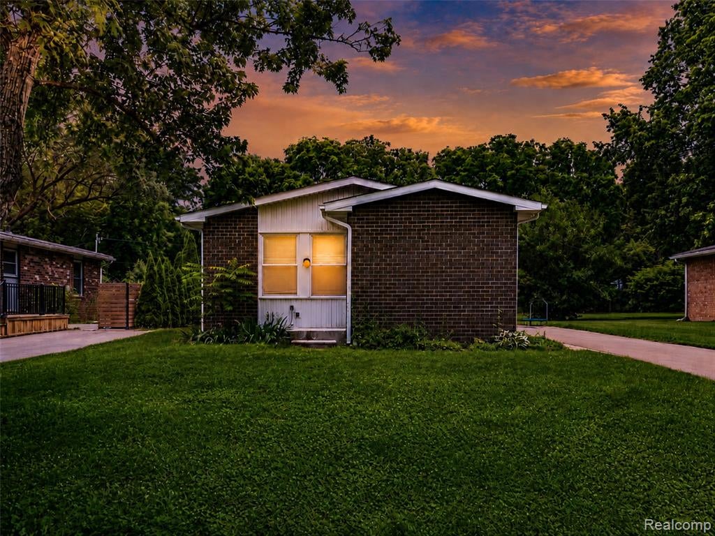 3120 La Salle Drive — photo