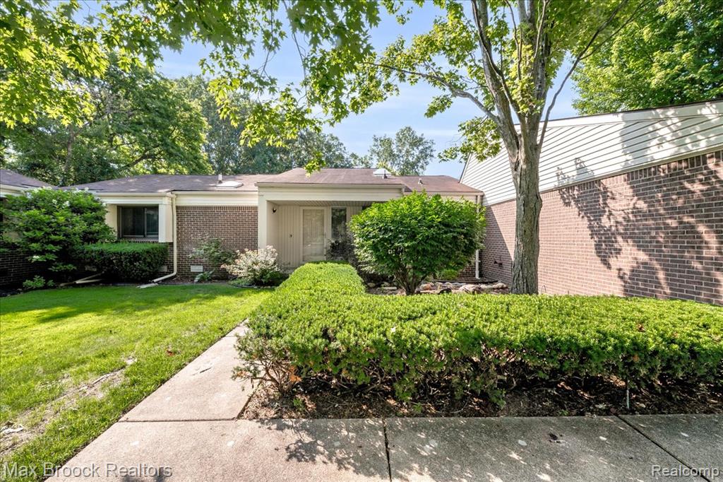 5229 Simpson Lake Road — photo