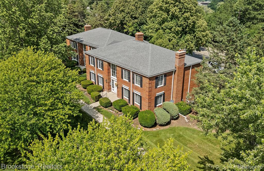 775 E Fox Hills Drive — photo