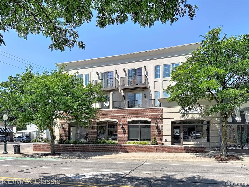 588 S Main Street — photo