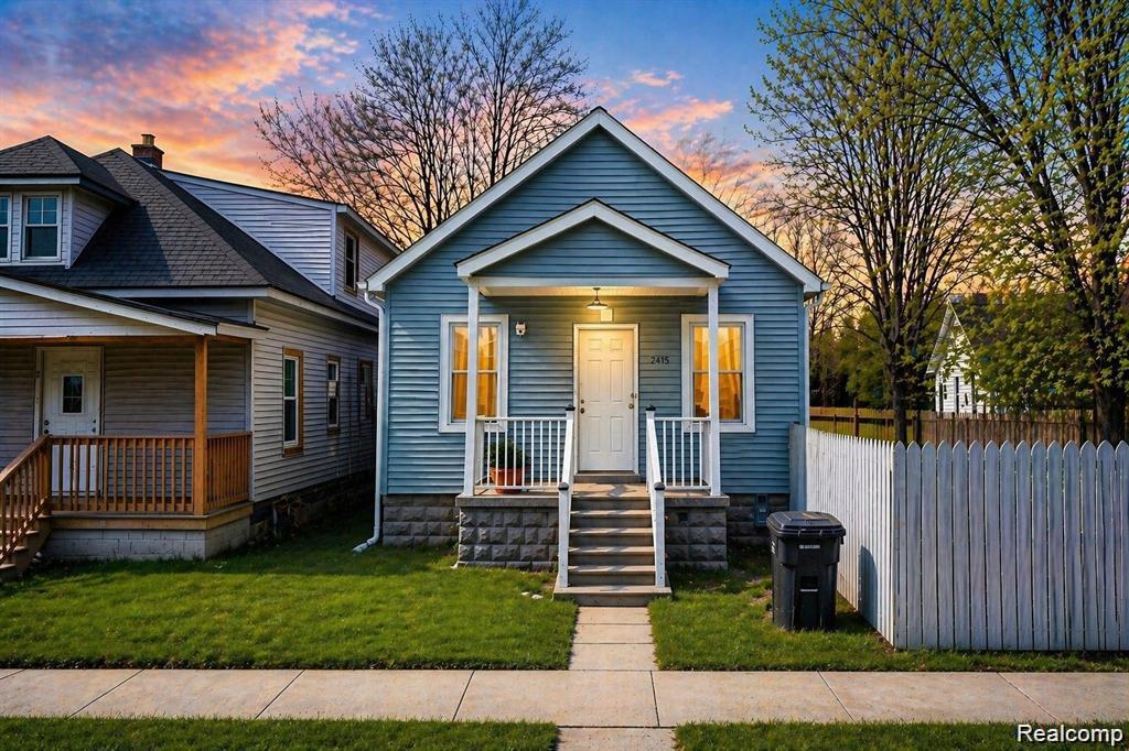2415 McLean Street — photo
