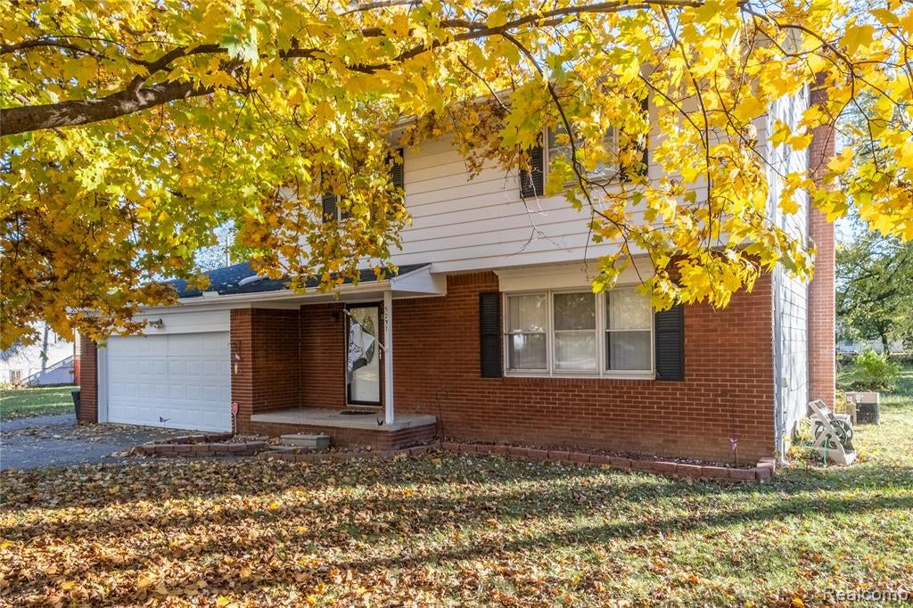5297 Oaktree Drive — photo