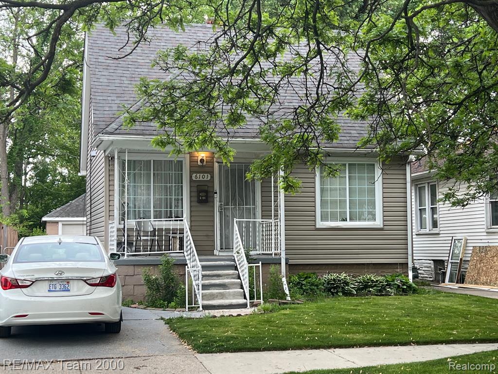 6101 Auburn Street — photo