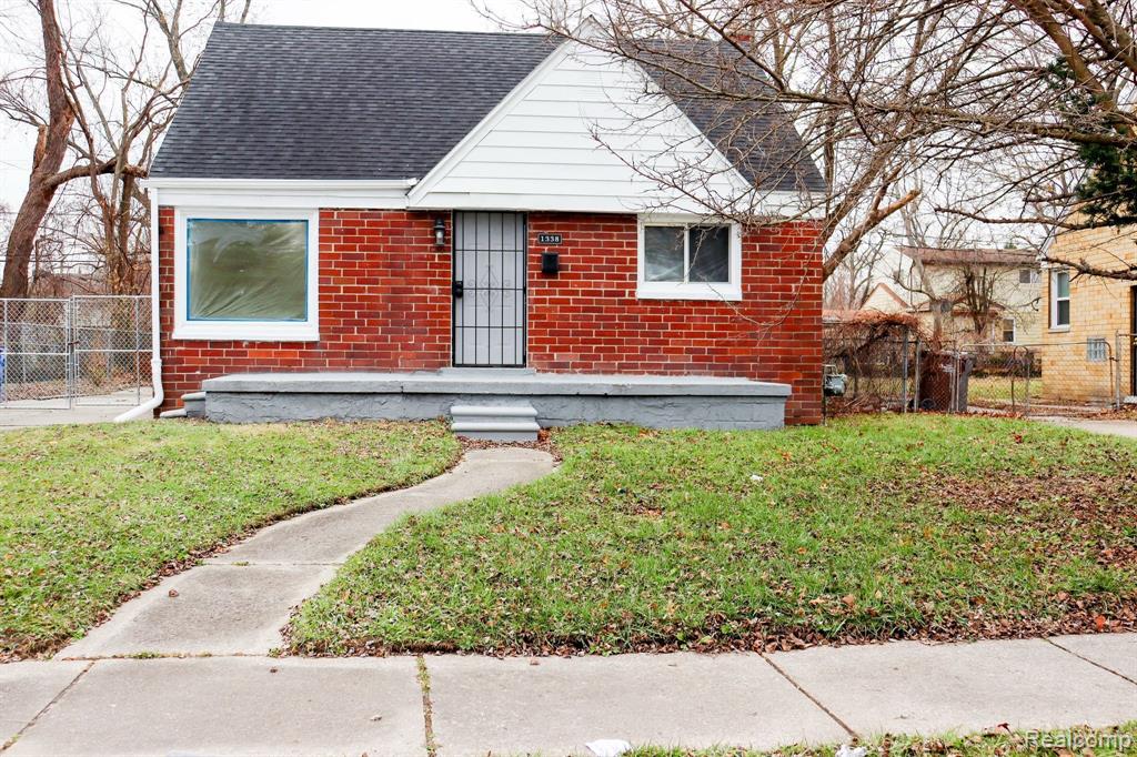 1338 Helen Street — photo