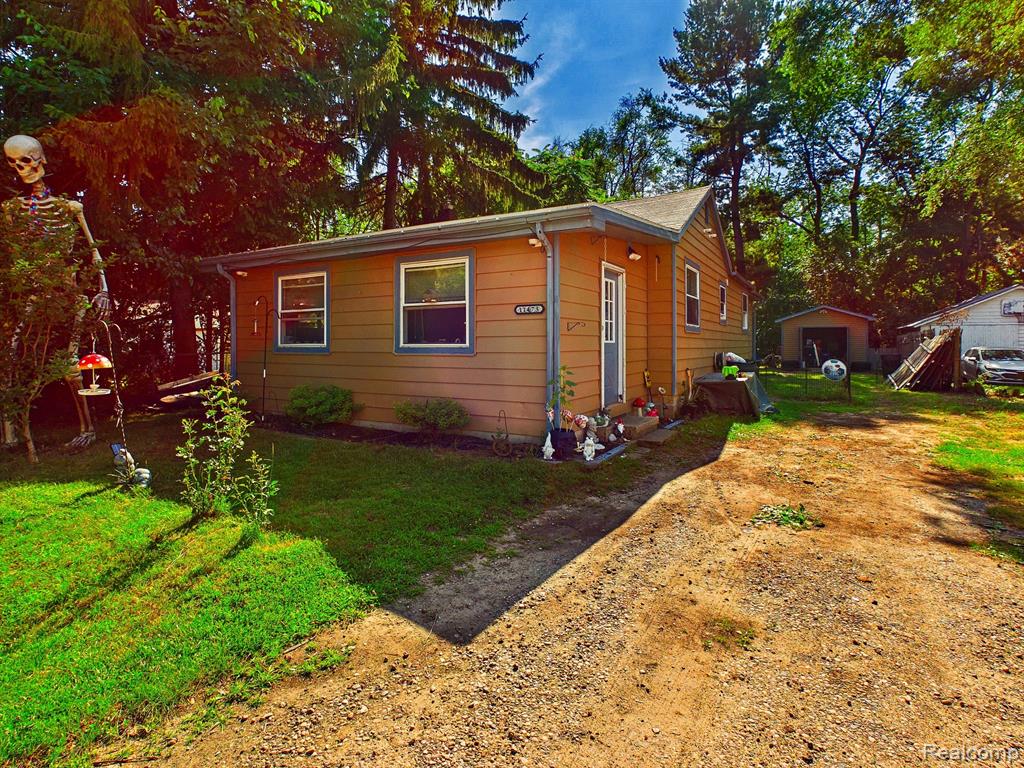 11473 Dexter Street — photo