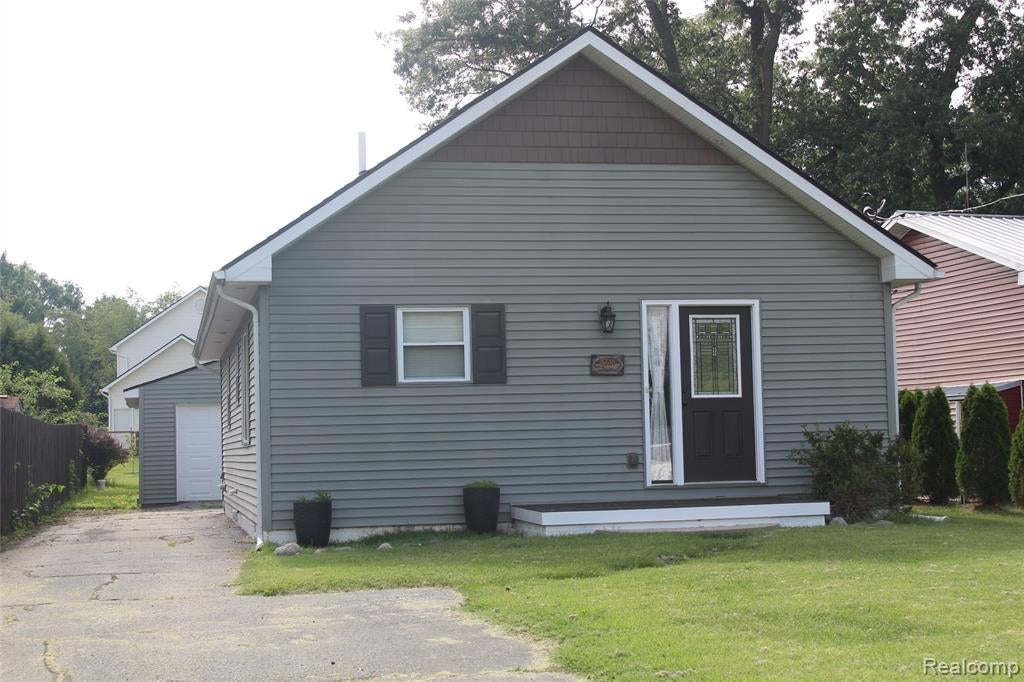 5735 Lake Grove Drive — photo