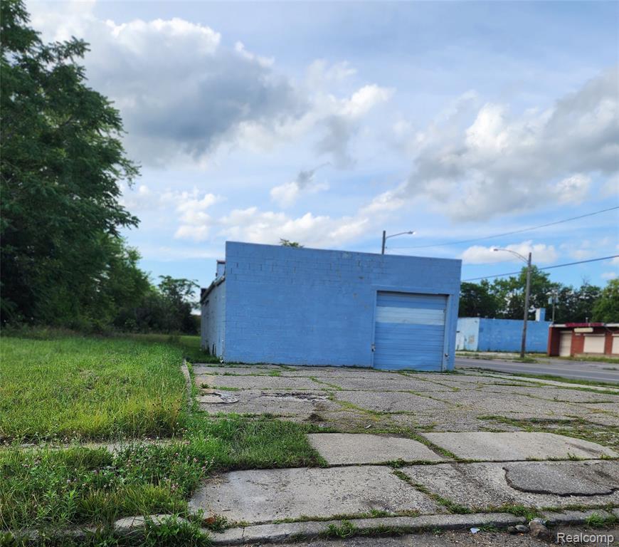 18811 Hayes Street — photo