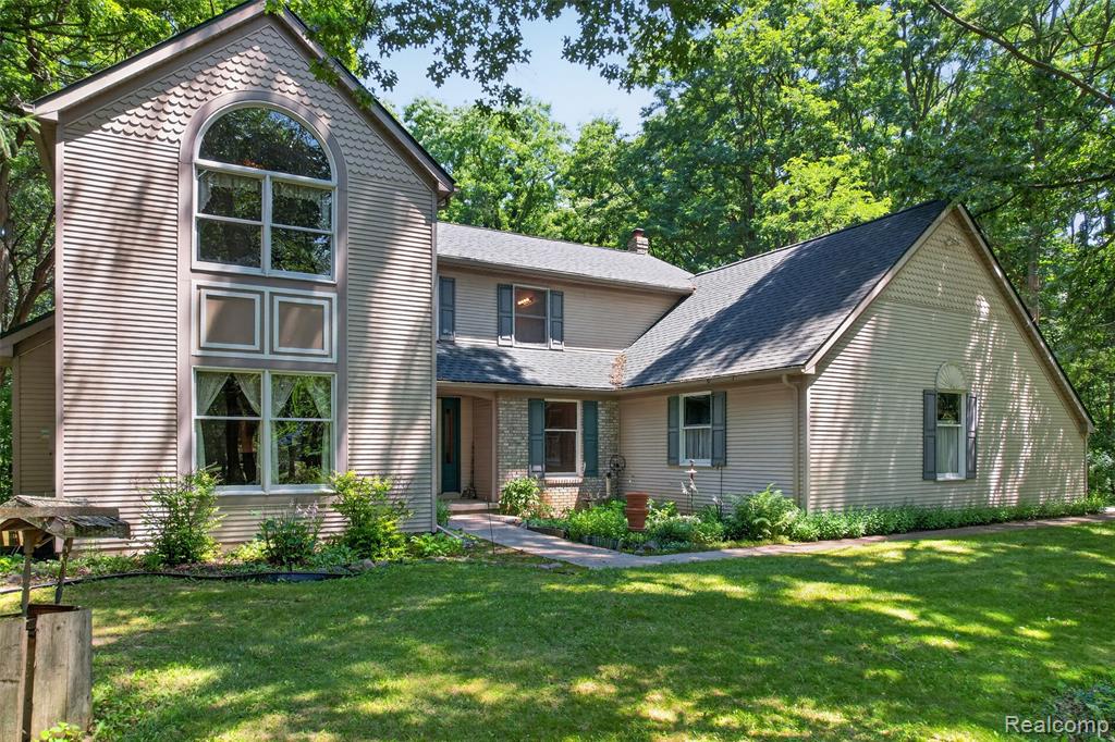 1919 Fox Ridge Drive, Howell, MI 48843