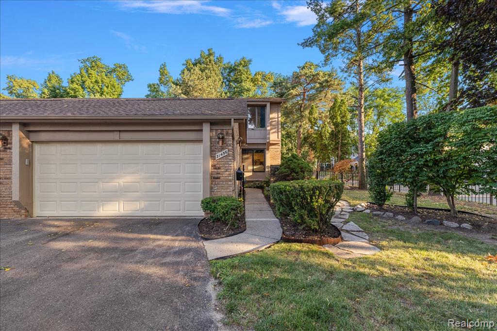 31456 Hunters Circle Drive — photo