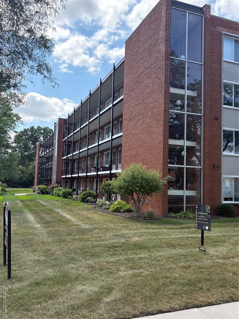 2820 Woodslee Drive 301 — photo