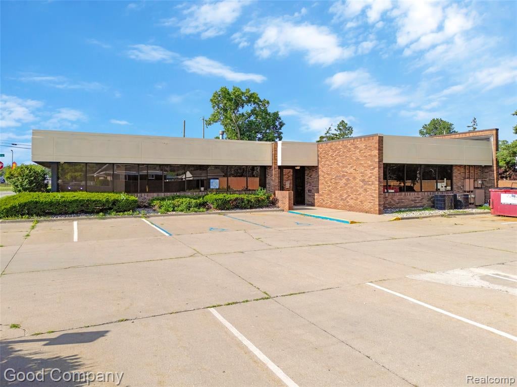 18200 E 10 Mile Road — photo