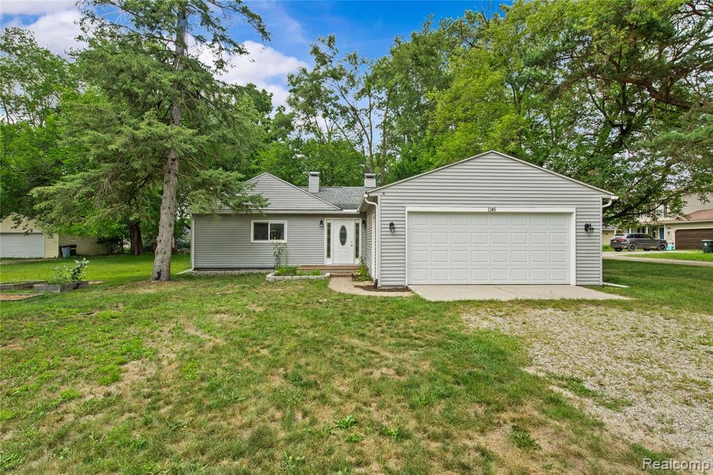 1145 Bayfield Street — photo