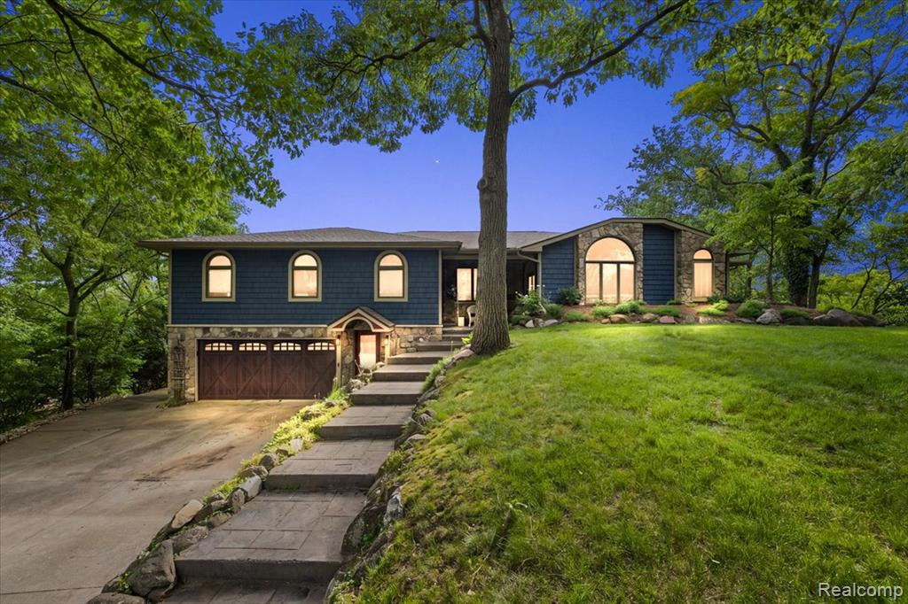 7291 Parkwood Drive — photo