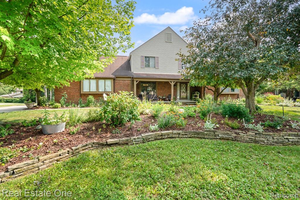 2355 Hillendale Drive, Rochester Hills, MI 48309
