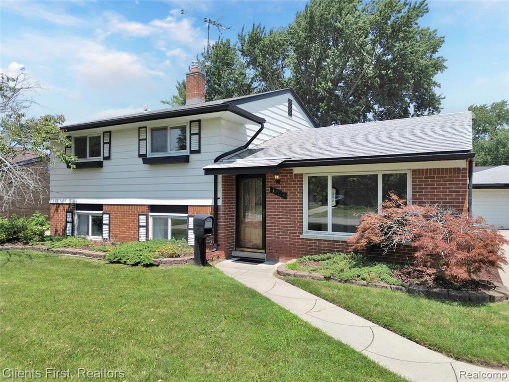 32714 Cowan Road — photo
