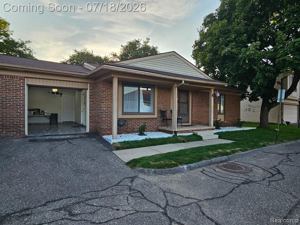 2926 Roundtree Drive — photo