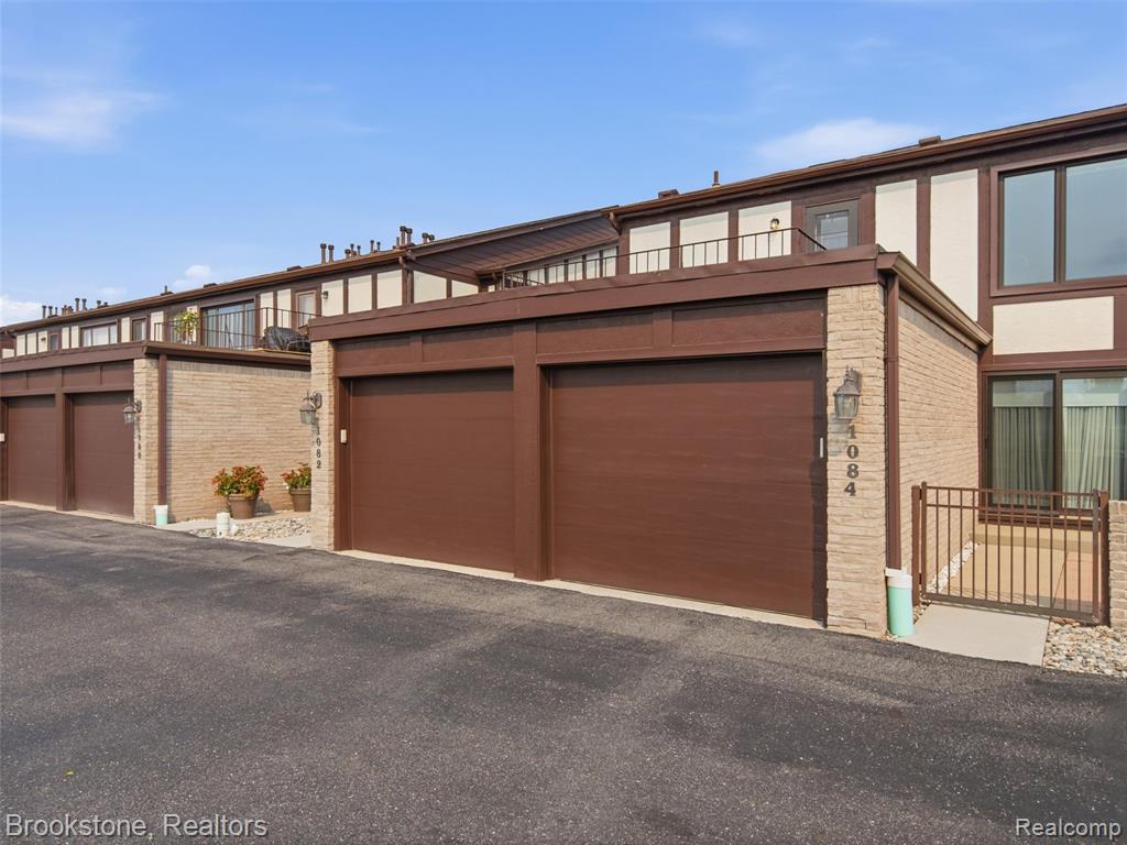 1082 Country Club Drive 84 — photo