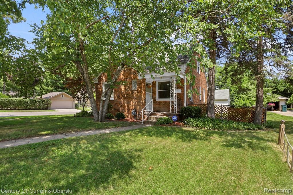 22732 Madison Street — photo
