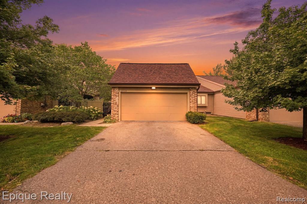 27328 Apple Blossom Lane — photo