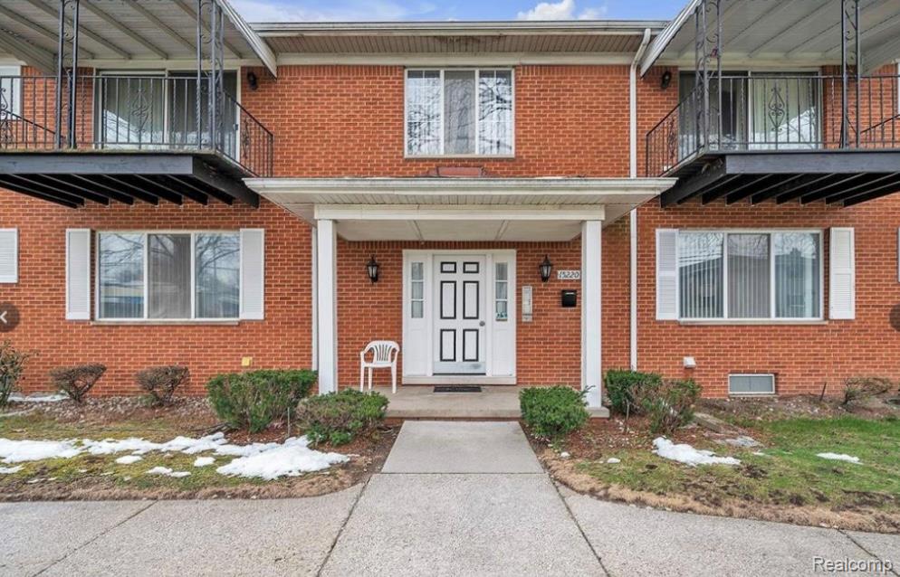 15220 Garfield B — photo