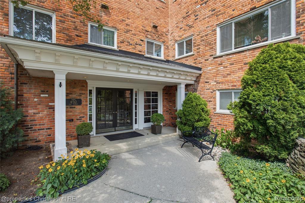 450 Oak Avenue 203 — photo
