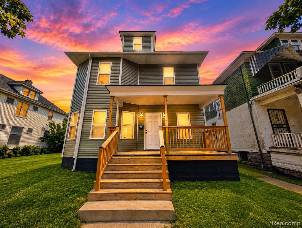 592 Leicester Court — photo